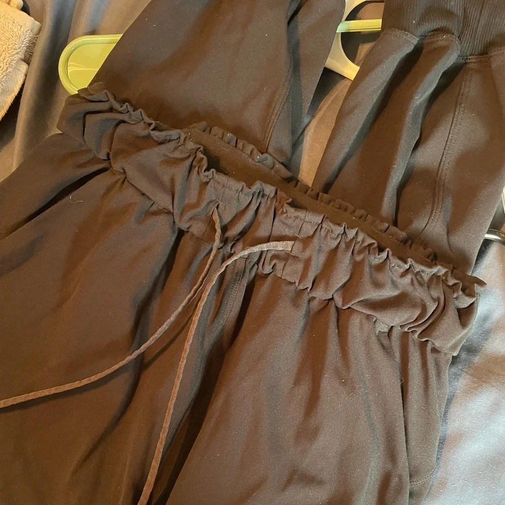 Lululemon joggers - Picture 1 of 3